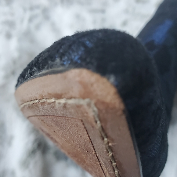 VINCE CAMUTO Britsy Ankle Boot - Picture 7 of 7